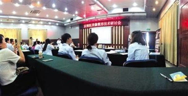 整容培训 4天速成医生 学员相互扎针